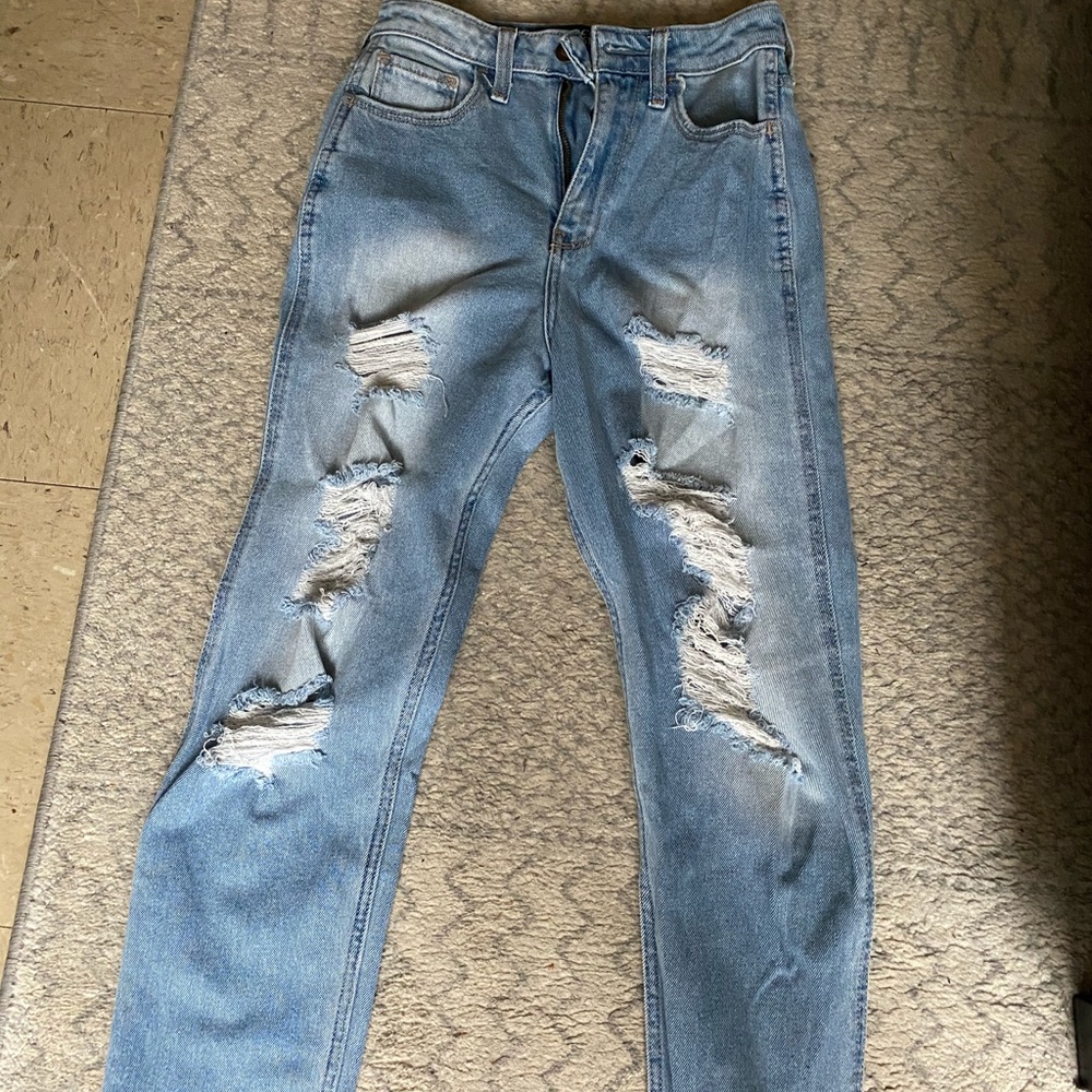 Mom jeans high waisted rips